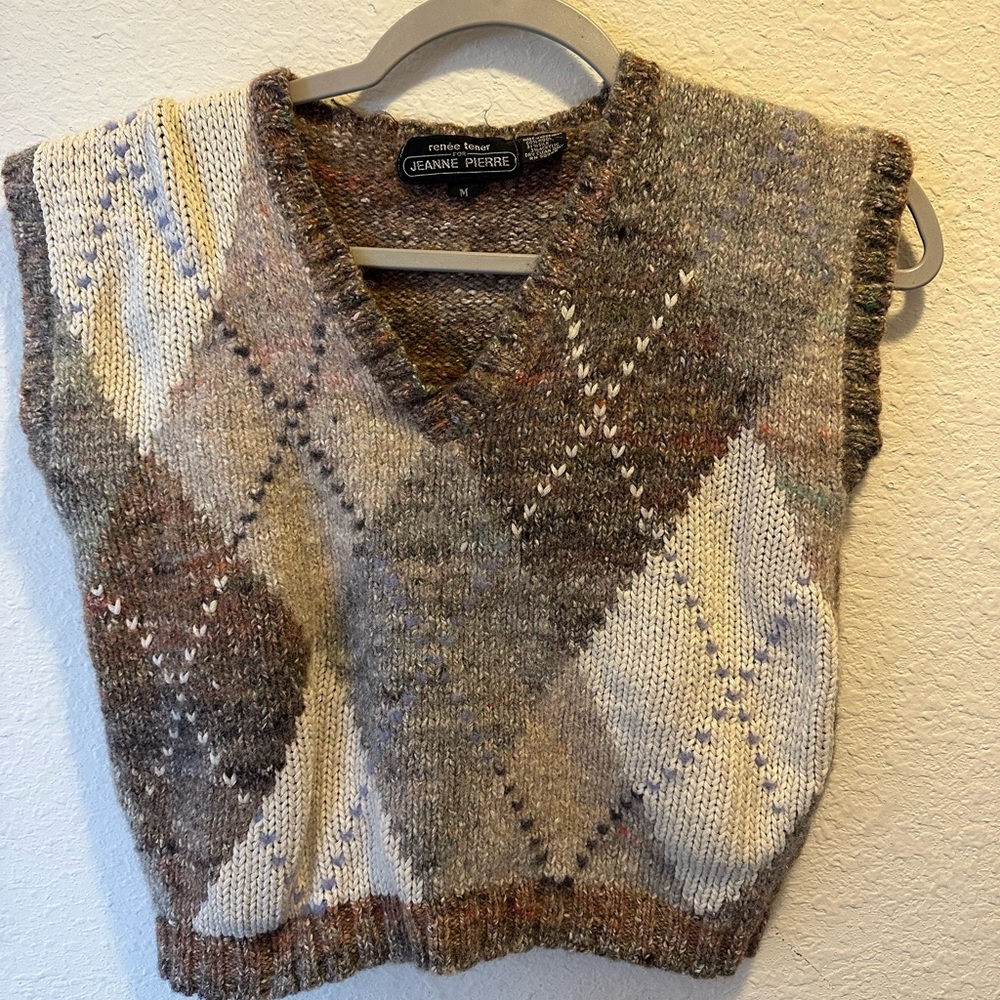 Knit cropped sweater vest
